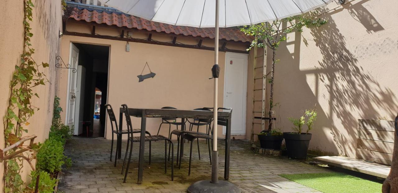 Le Patio Belle Maison En Plein Centre Ville, Avec Grande Terrasse Au Calme Bastogne Exterior foto